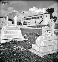 tomb of Arjum, which is located near Al-Saraya in Safad - Palestine in 1932, after the occupation of the city, you removed the tomb and erected a parking lot on its ruins